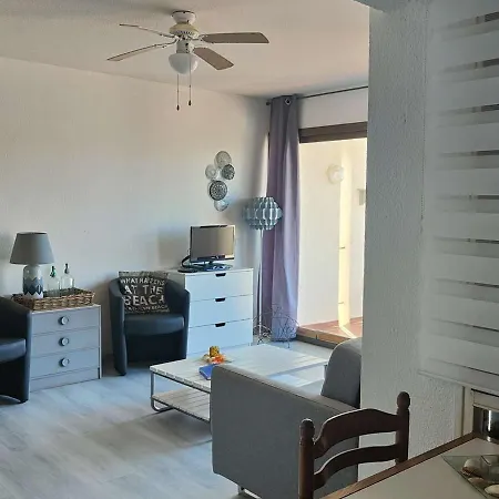 T3 Avec Balcon Et Parking, Accès Piscine, Espaces Sportifs - Fr-1-195-96
